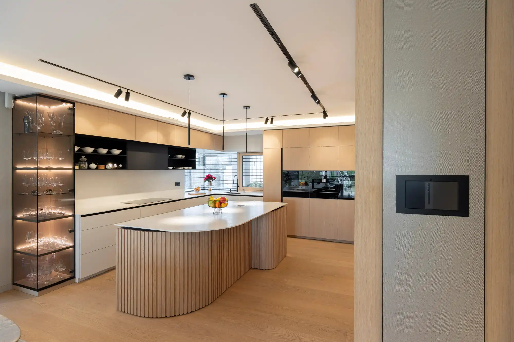 1_naslovna_Pohistvo_Potocnik_2024_MG_8791_Previews