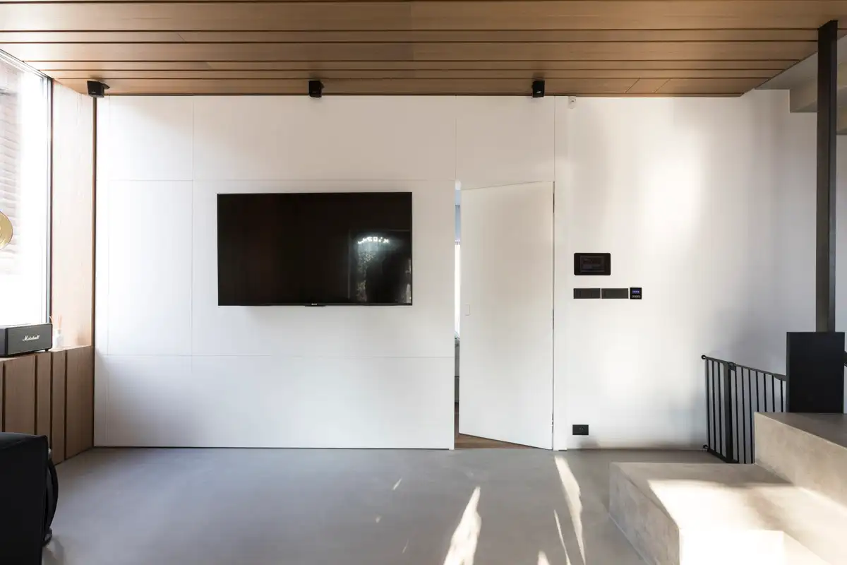 Les, kamen in kovina